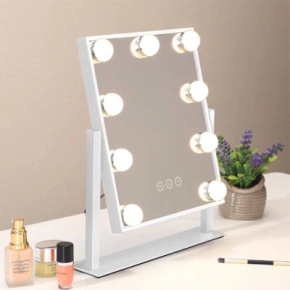 Illuminated Makeup Mirror with bulbs & buttons - Picture 2 of 3